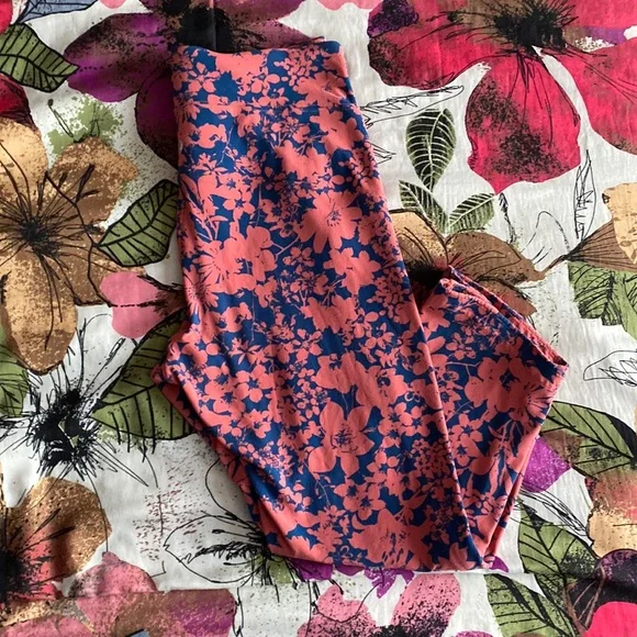 Lululemon All You Do Crop - Picture 4 of 11